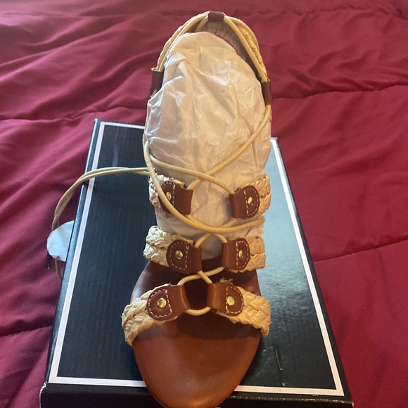 NWOT!  Very stylish woven wedge heeled sandal! - Picture 5 of 6